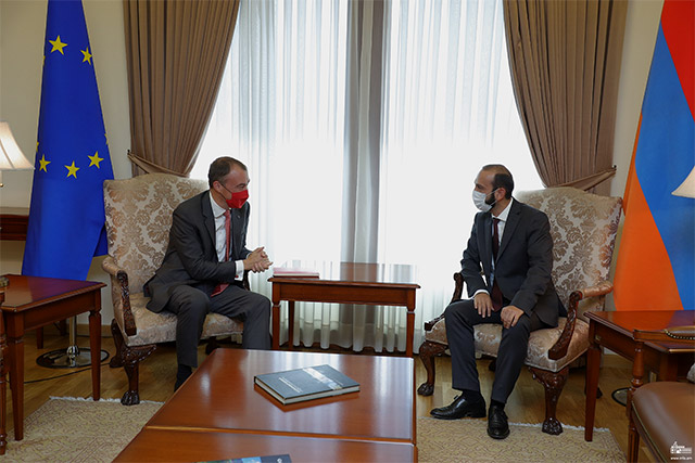 Armenian FM, EU envoy discuss issues of regional security