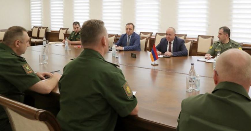 Armenia Defense minister receives Russia MOD delegation