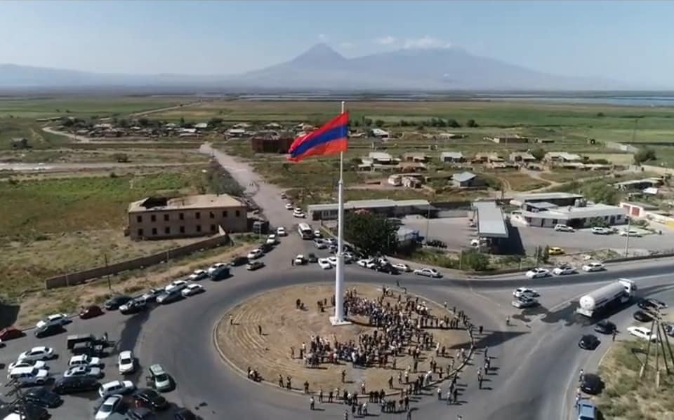 Armenia’s largest flag raised in Yeraskh community