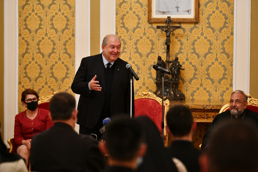 “Those who are fast will win in the economic, cultural and military competition”. President Sarkissian meets with Armenians in Italy
