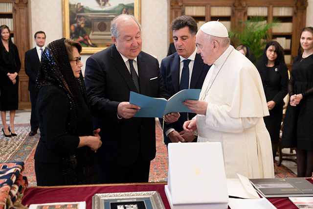 Pope receives Armenian President Armen Sarkissian