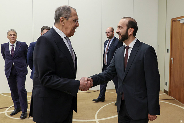 Ararat Mirzoyan and Sergey Lavrov discuss implementation of trilateral agreements on Nagorno Karabakh
