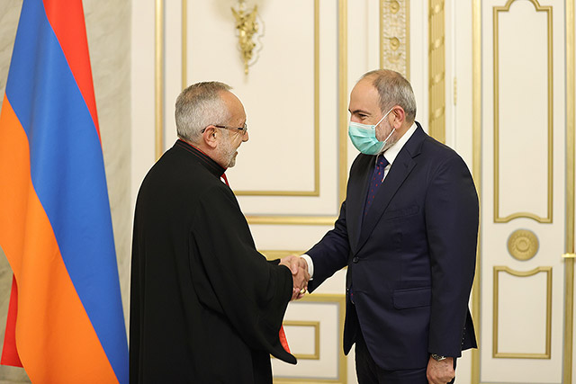 Nikol Pashinyan meets with the newly elected leader of the Armenian Catholic Church