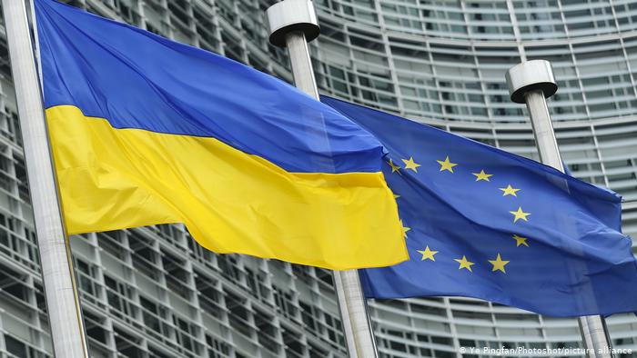 Ukraine: EU sanctions eight more people over territorial integrity