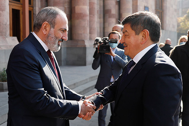 Nikol Pashinyan holds meeting with Prime Minister of Kyrgyzstan