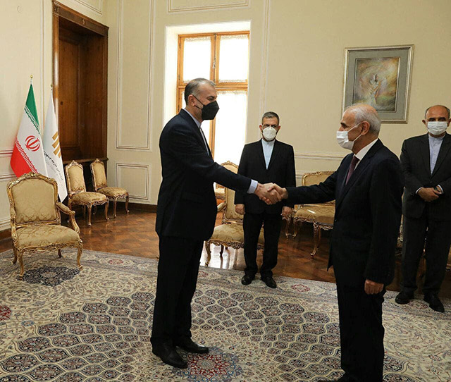 Iranian FM, Armenian Ambassador commend bilateral ties