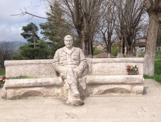 Jermuk to erect replica of Vazgen Sargsyan statue of Shushi vandalized by Azeri troops