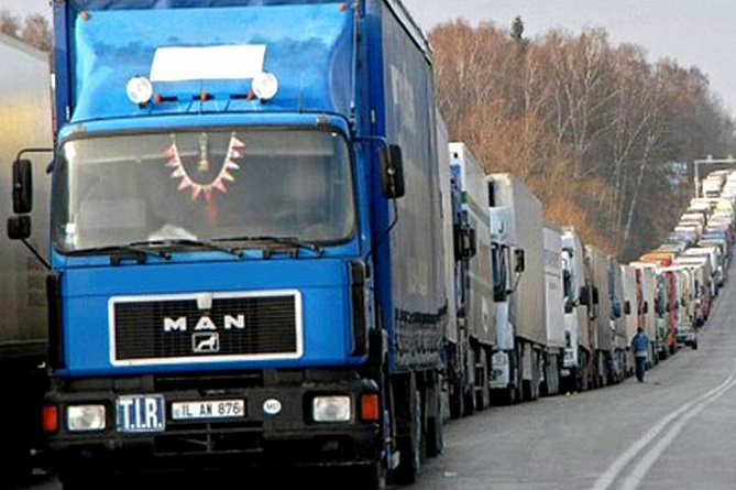 “Iranian trucks will prefer to pass through the closed part of Azerbaijan and fuel up with cheap gasoline”: Vahe Hakobyan
