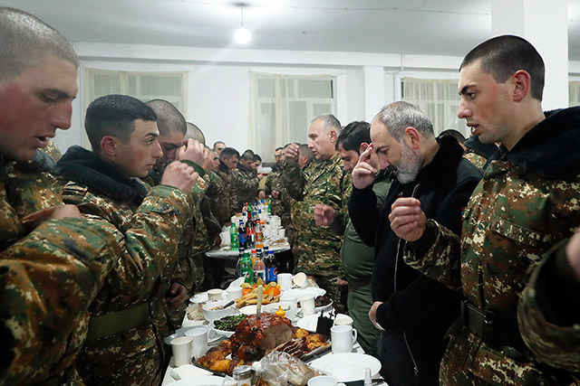 Nikol Pashinyan visits military positions and N regiment of the Defense Ministry ahead of the New Year
