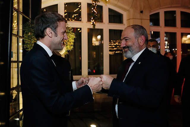 Macron invites Pashinyan to Paris for “French-Armenian cooperation” meeting