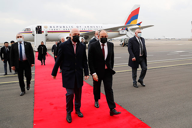 PM Pashinyan arrives in Tbilisi on working visit