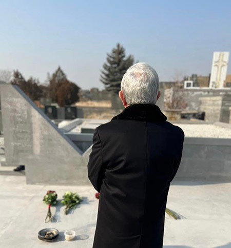 Serzh Sargsyan pays tribute to Armenians who sacrificed their lives for the homeland (Photos)