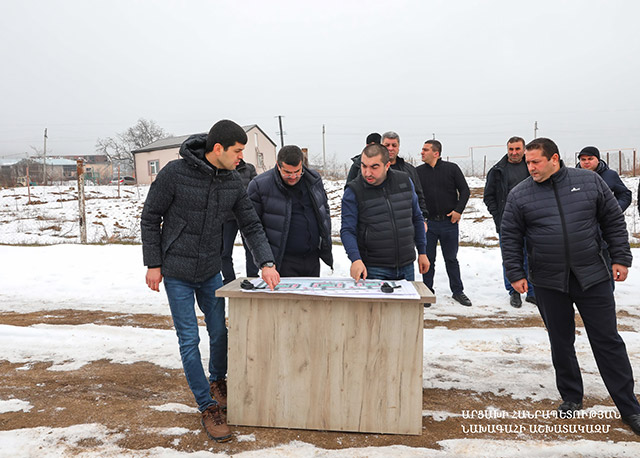 Arayik Harutyunyan got acquainted with the construction works of a new settlement being built for the residents of occupied Aknaghbyur