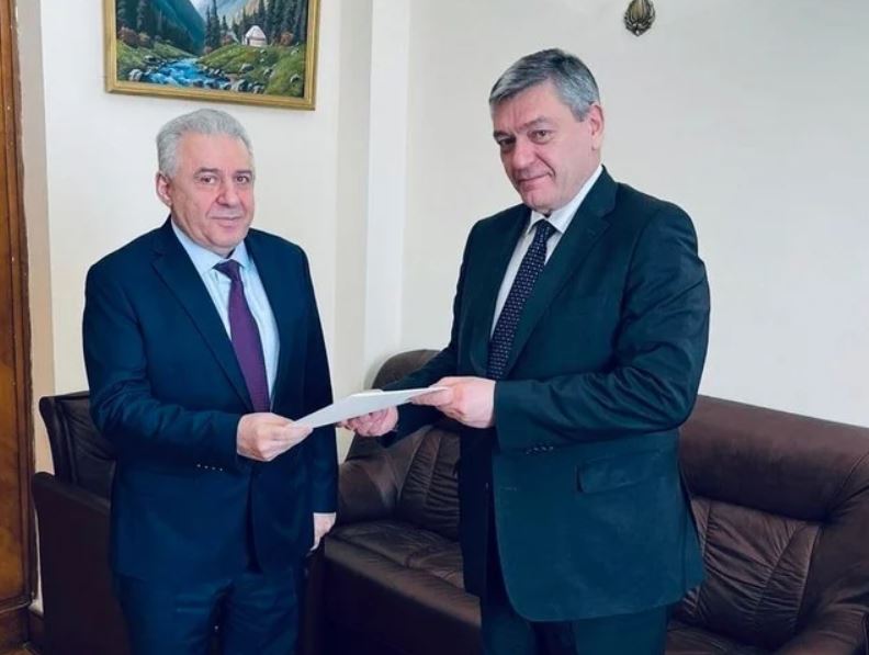 Russia dismissed the former ambassador of Armenia with honor and warmly received the new ambassador