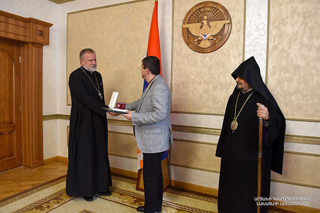 President Harutyunyan handed over the “Mesrop Mashtots” Order to Pastor of the Martakert region Father Hovhannes Hovhannisyan