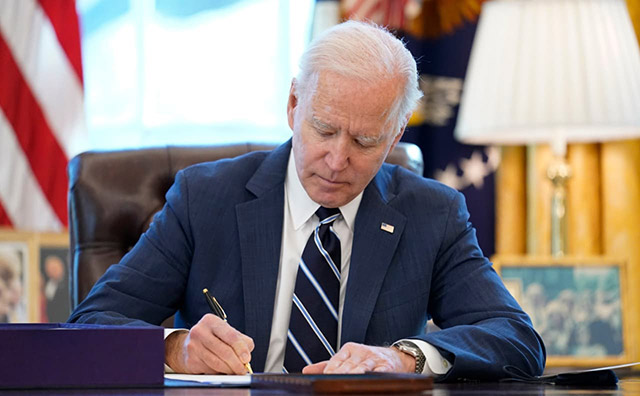 Biden Signs Lend-Lease Act to Supply More Security Assistance to Ukraine