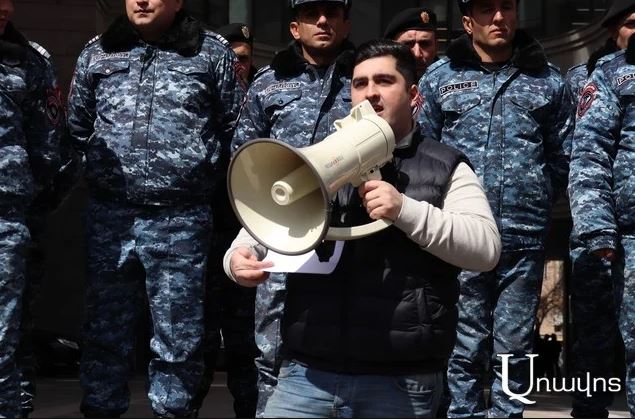 “Theirs is Bayraktar, ours is Nzhdeh. Theirs is Antalya, ours is Artsakh… We look to Artsakh, to the sovereignty of the Republic of Armenia, to statehood”: Demonstration at the Ministry of Foreign Affairs