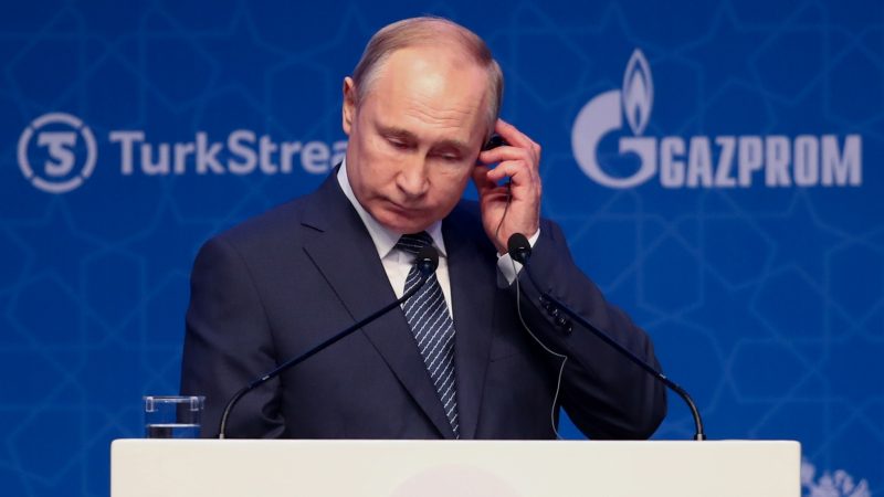 Putin orders to supply gas to unfriendly countries for rubles only
