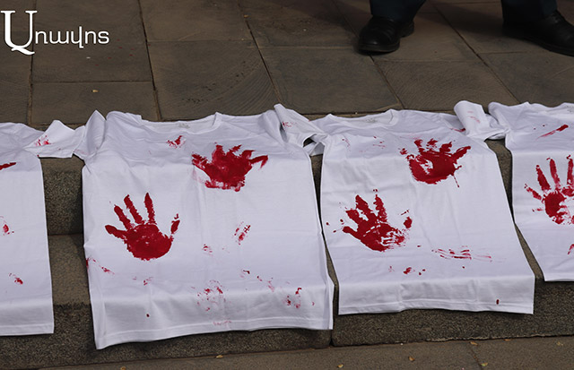 T-shirts with bloody hands for Nikol Pashinyan (Photos, video)