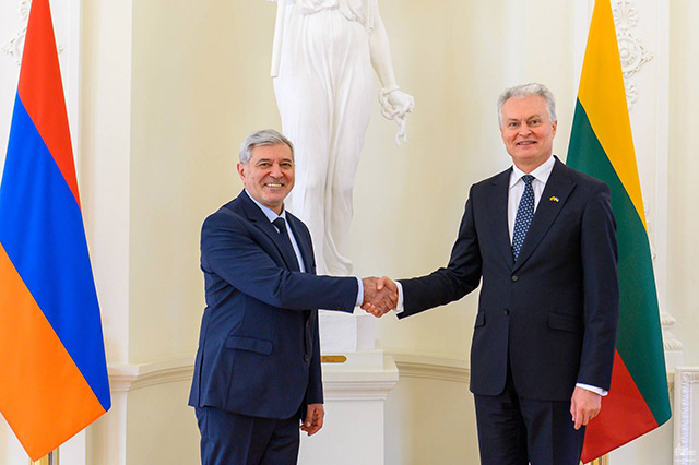 Ambassador Hovhannes Igityan handed over the credentials to the President of the Republic of Lithuania