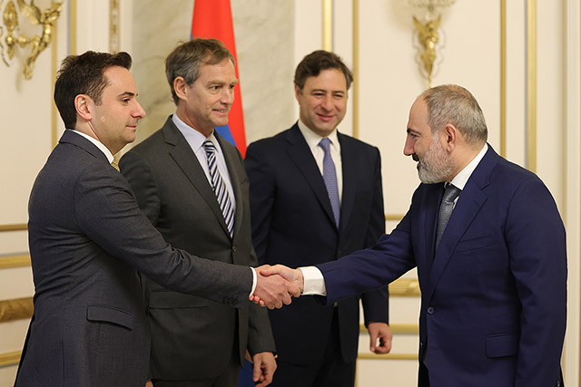 Nikol Pashinyan receives the Executive Director of Corporación América Airports