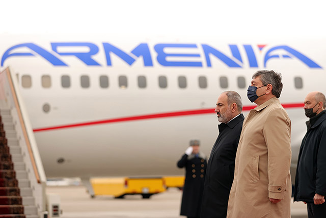 PM Pashinyan arrives in Russia on an official visit