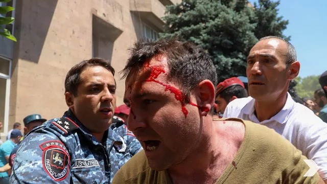 The police had beaten Gegham Manukyan below the waist so hard that he cringed: “I, Ashot Simonyan, Gegham Manukyan were beaten, I saw them with my own eyes”