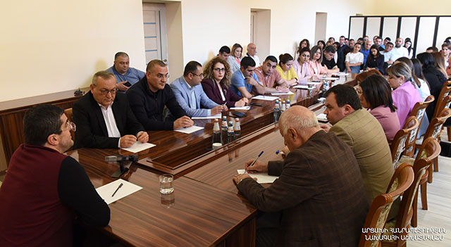 Arayik Harutyunyan met with active members of the “Free Homeland” Party