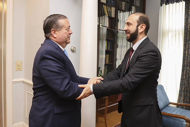 Ararat Mirzoyan met with the Regional Program Director for Eurasia of the International Republican Institute