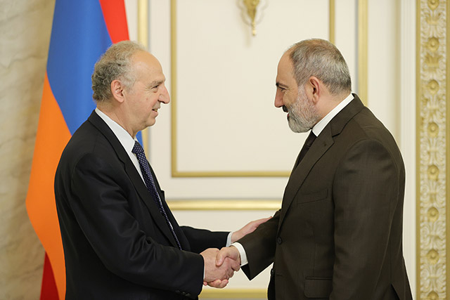 Pashinyan received René Léonian, President of the Union of Armenian Evangelical Churches of Eurasia