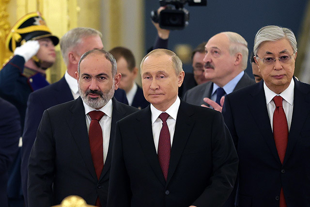 Putin Sticks To Cautious Line On Armenia-Azerbaijan Fighting