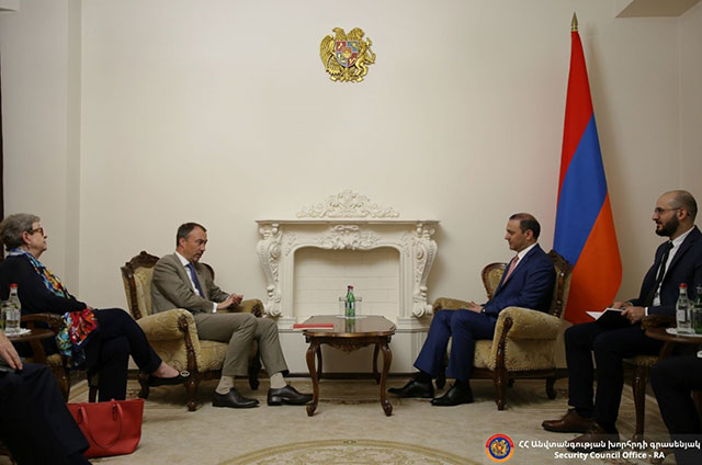 Armen Grigoryan and Toivo Klaar paid special attention to the repatriation of Armenian prisoners of war and other detainees