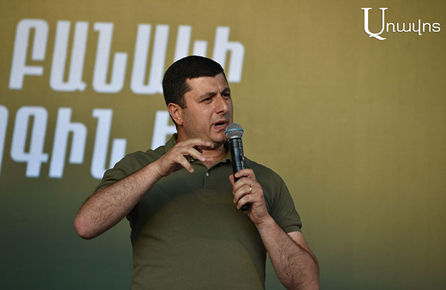 Tigran Abrahamyan: “Nikol Pashinyan feels the imminent danger and ‘corrects’ his statements about peace”