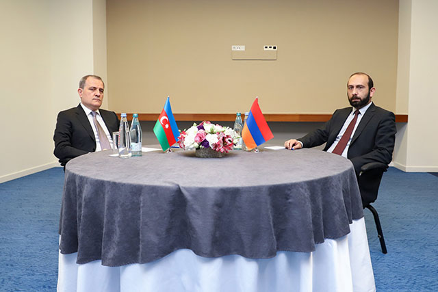 The meeting of Ararat Mirzoyan and Jeyhun Bayramov has started