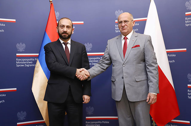 Ararat Mirzoyan had a tête-à-tête conversation with the Foreign Minister of Poland Zbigniew Rau
