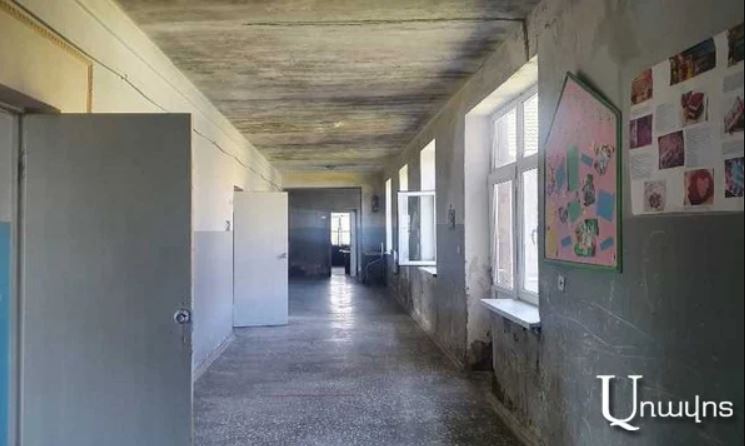 The school is moldy from moisture: Instead of a computer, they buy anti-fungal medication (Photos)