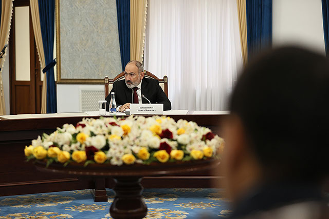 It is necessary to focus on trying to maintain the pace of trade turnover between EAEU countries. Nikol Pashinyan meets with the President of Kyrgyzstan