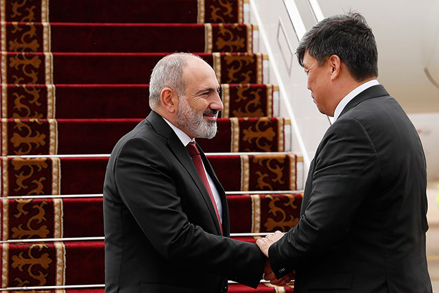 Pashinyan arrives in Kyrgyzstan on a working visit