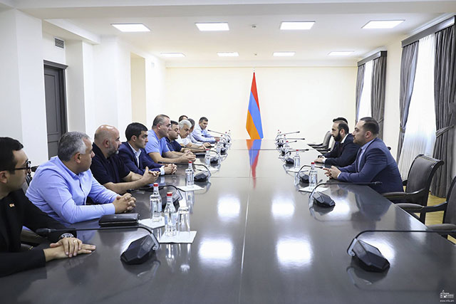 Ararat Mirzoyan received the delegation of the deputies of the National Assembly of Artsakh