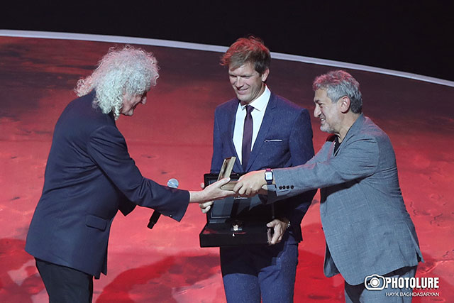 Stephen Hawking Medal to Brian May
