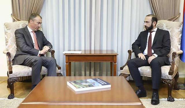 Ararat Mirzoyan considered unacceptable the gross violations of human rights, deliberate targeting of the civilian population and civil infrastructure by the Azerbaijani armed forces