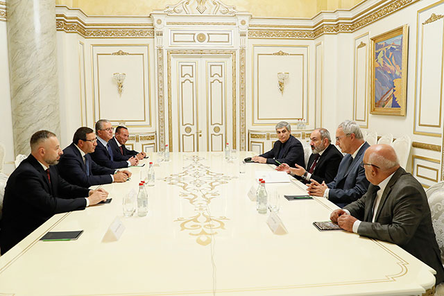 Pashinyan meets with the leaders of extra-parliamentary political forces