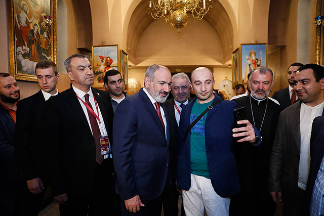 Pashinyan meets with representatives of the Armenian community of Vladivostok
