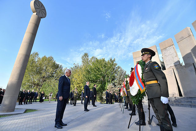 Pashinyan pays homage to the memory of the Armenians who sacrificed their lives for the independence of the Motherland
