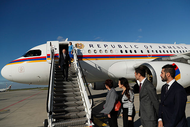 Pashinyan arrives in Prague on a working visit