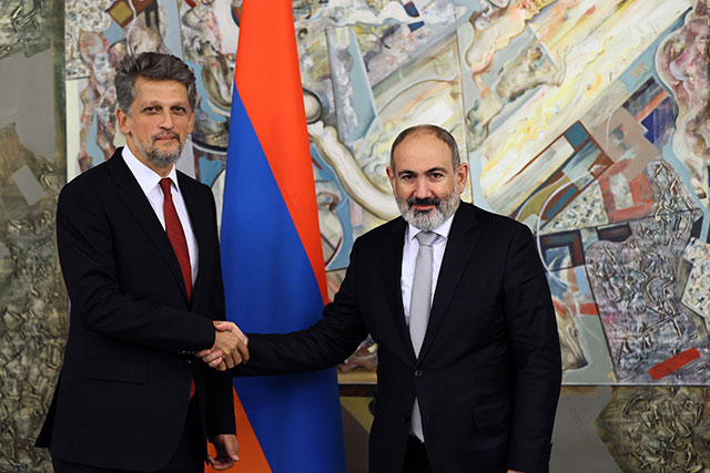 Garo Paylan presented the current state of the Armenian community in Turkey, issues related to community life