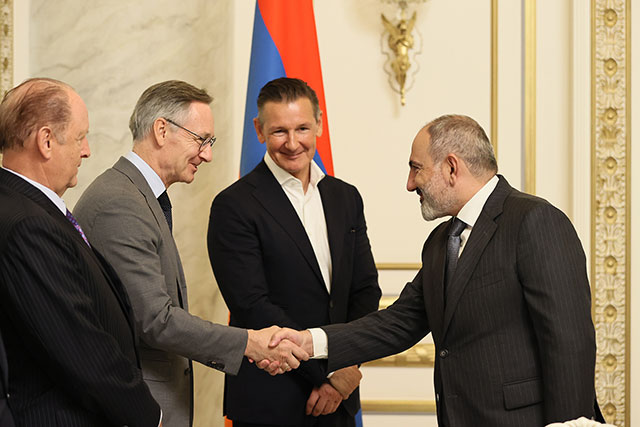 Pashinyan receives the delegation of C-Quadrat Investment Group
