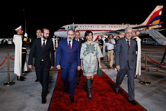 The Prime Minister, together with his wife, arrives in Tunisia on a working visit