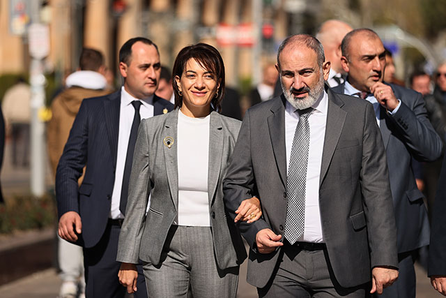 Nikol Pashinyan left for the Republic of Tunisia together with his wife Anna Hakobyan this evening on a working visit