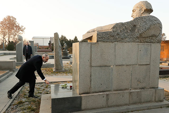 Prime Minister pays homage to the memory of revered Armenians